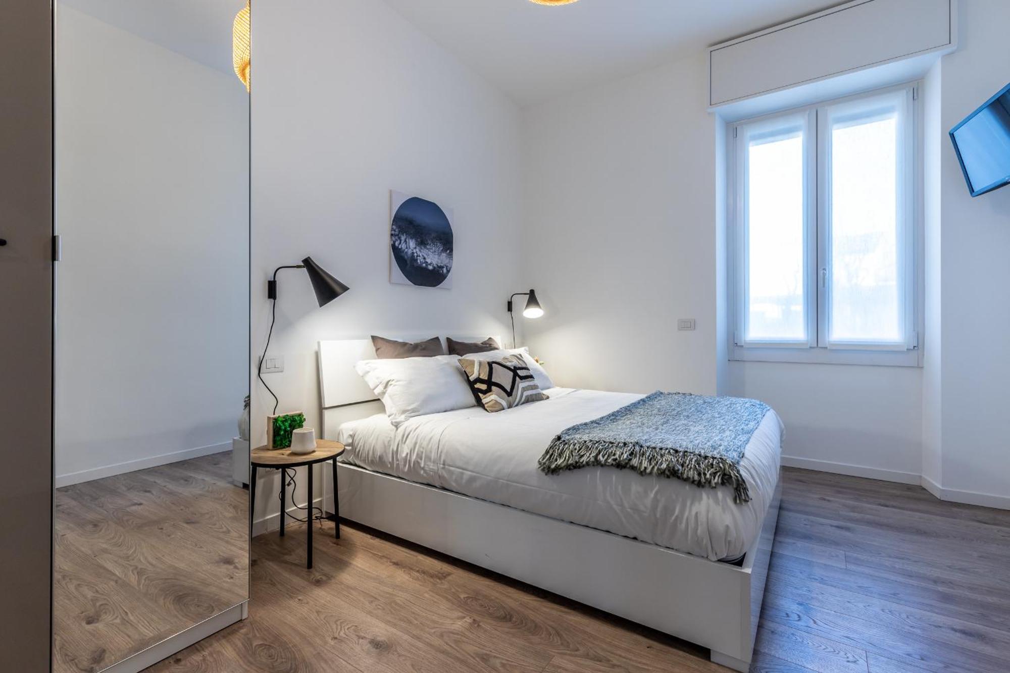 Stayeasy Quadronno33 - 3 Bedrooms, 2 Baths - Duomo Walking Distance Мілан Екстер'єр фото